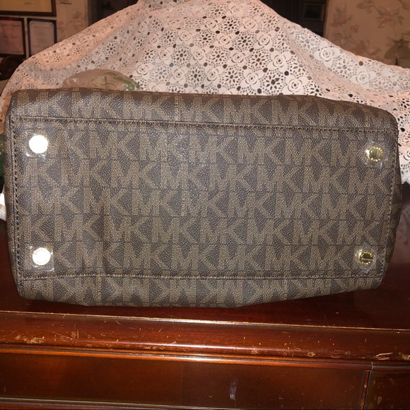 ‼️SOLD‼️ Michael Kors Handbag - Picture 10 of 13